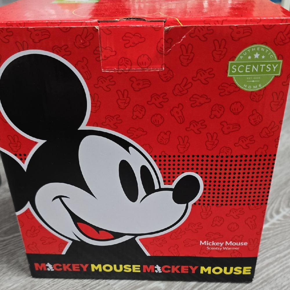 NIB Scentsy Mickey Mouse DISNEY Red and Black wax Warmer Electric